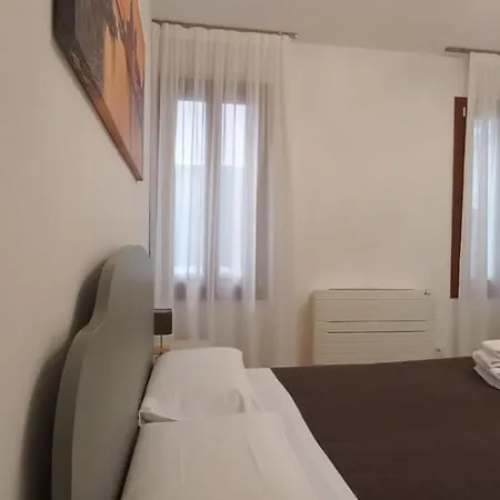 Palazzetto Canossa בית הארחה 3*