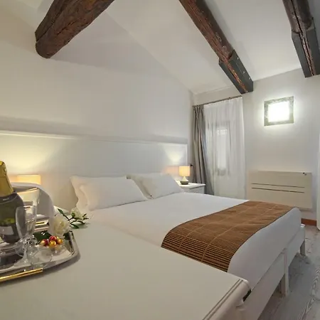 بيت ضيافة Palazzetto Canossa *